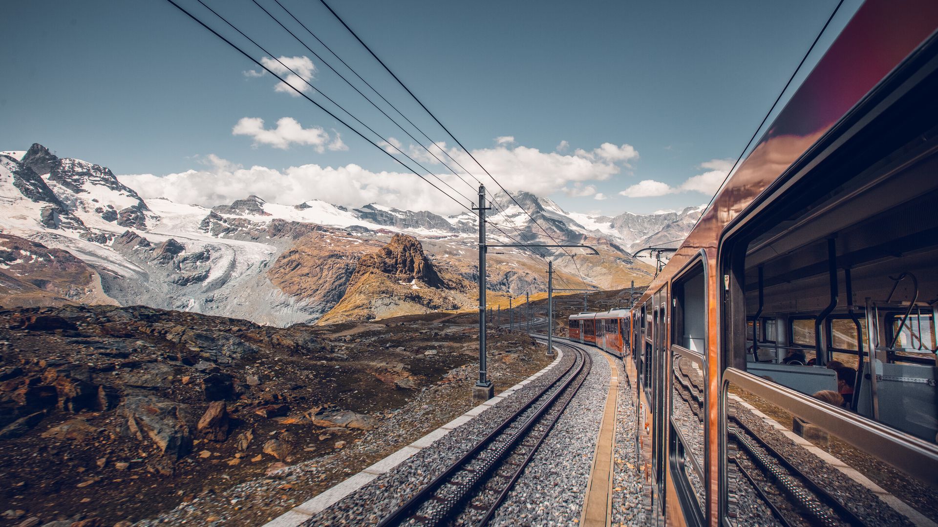 Gornergrat Bahn en route au-dessus de Rotenboden en été