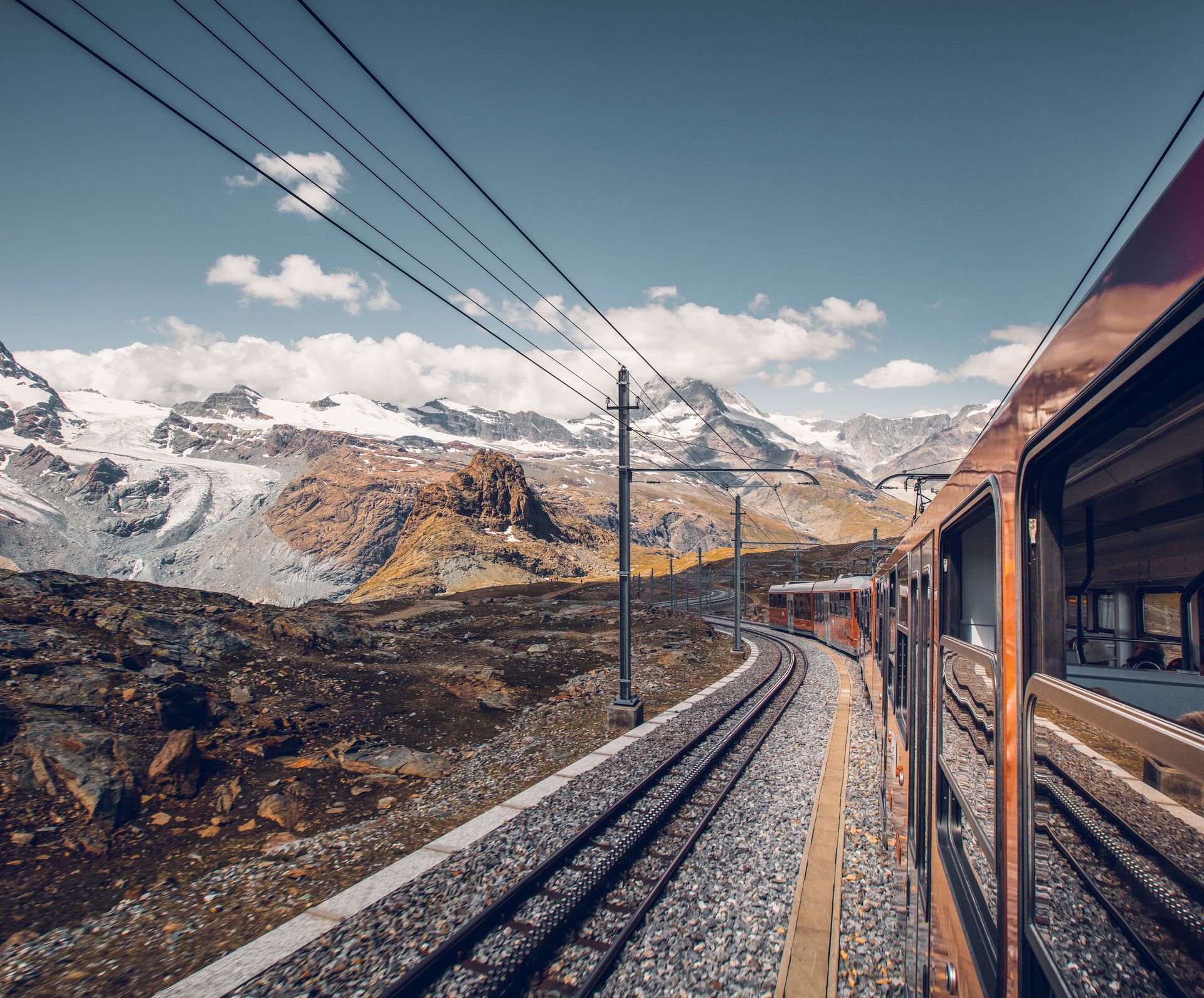Gornergrat Bahn en route au-dessus de Rotenboden en été