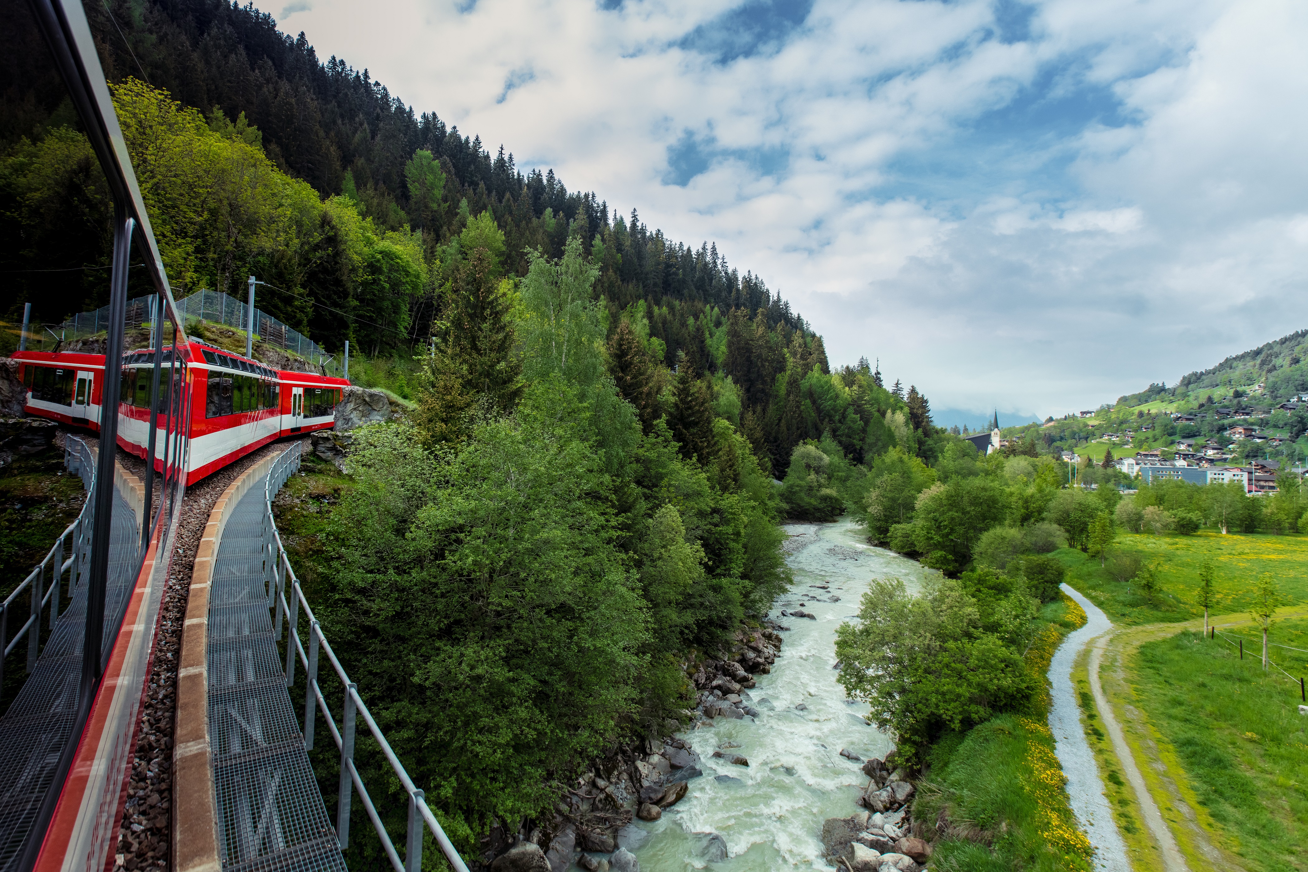 Komet in Fiesch mit Landschaft
