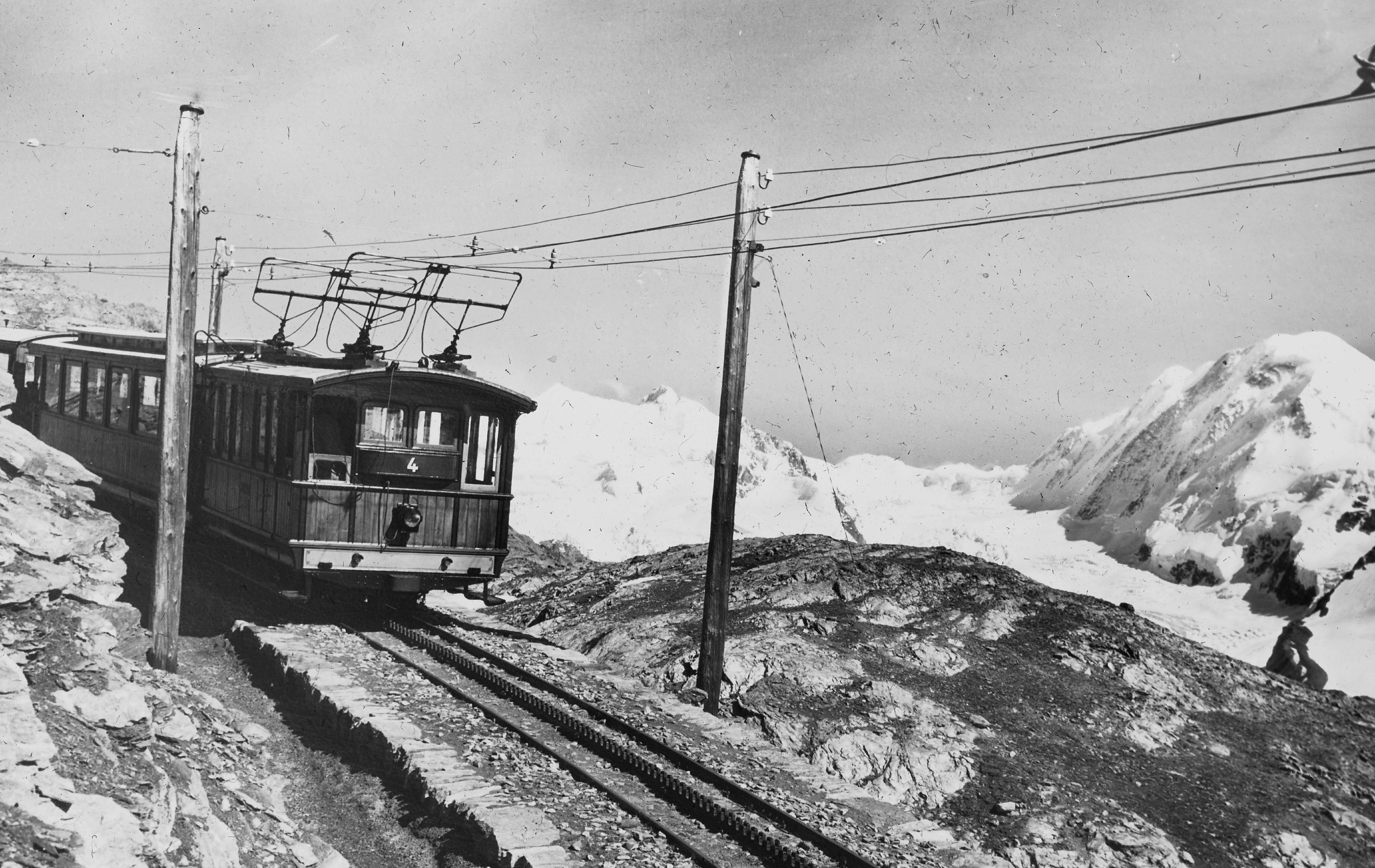 Gornergrat Bahn nostalgisch talwärts fahrend