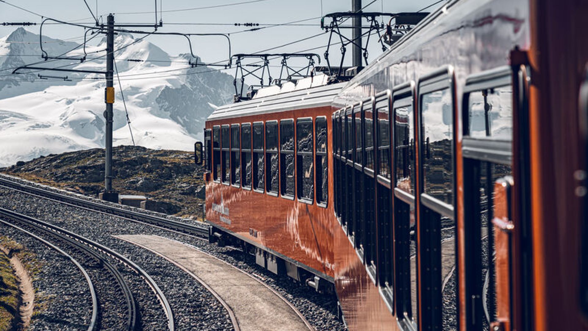 Zug Gornergrat mit Monte Rosa Gebirge
