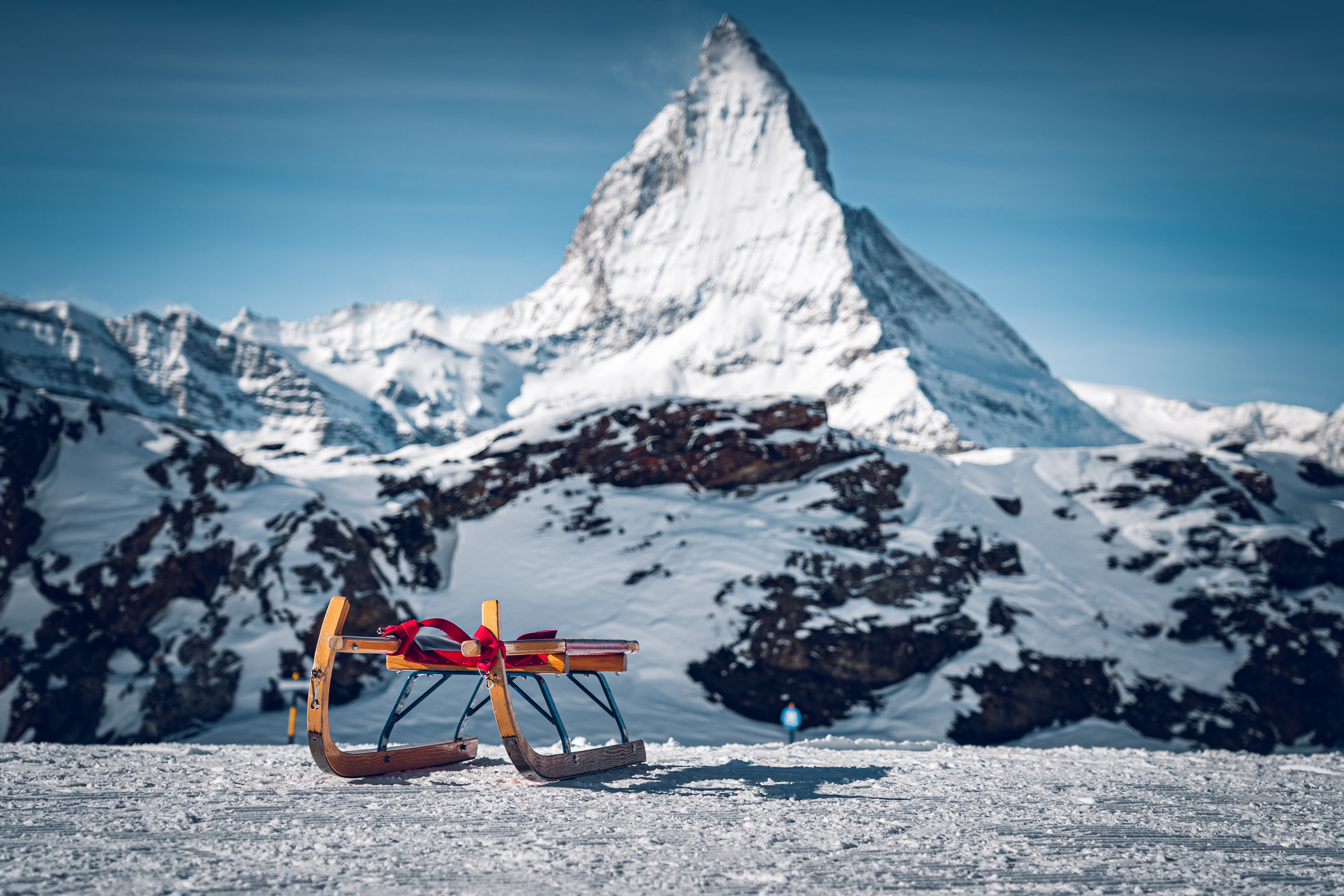 Schlitten bei Rotenboden am Gornergrat vor dem Matterhorn 