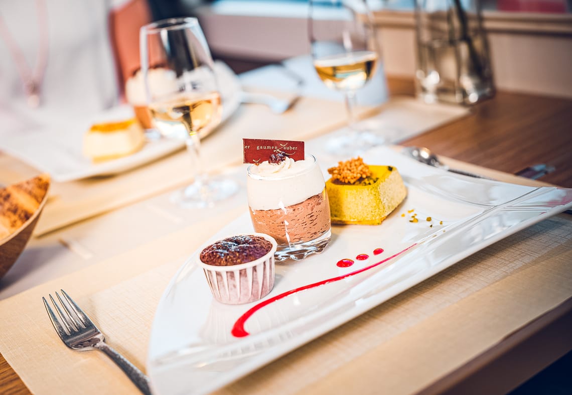 Dessert during the Wine & Dine gourmet trip on board the Matterhorn Gotthard Railway 