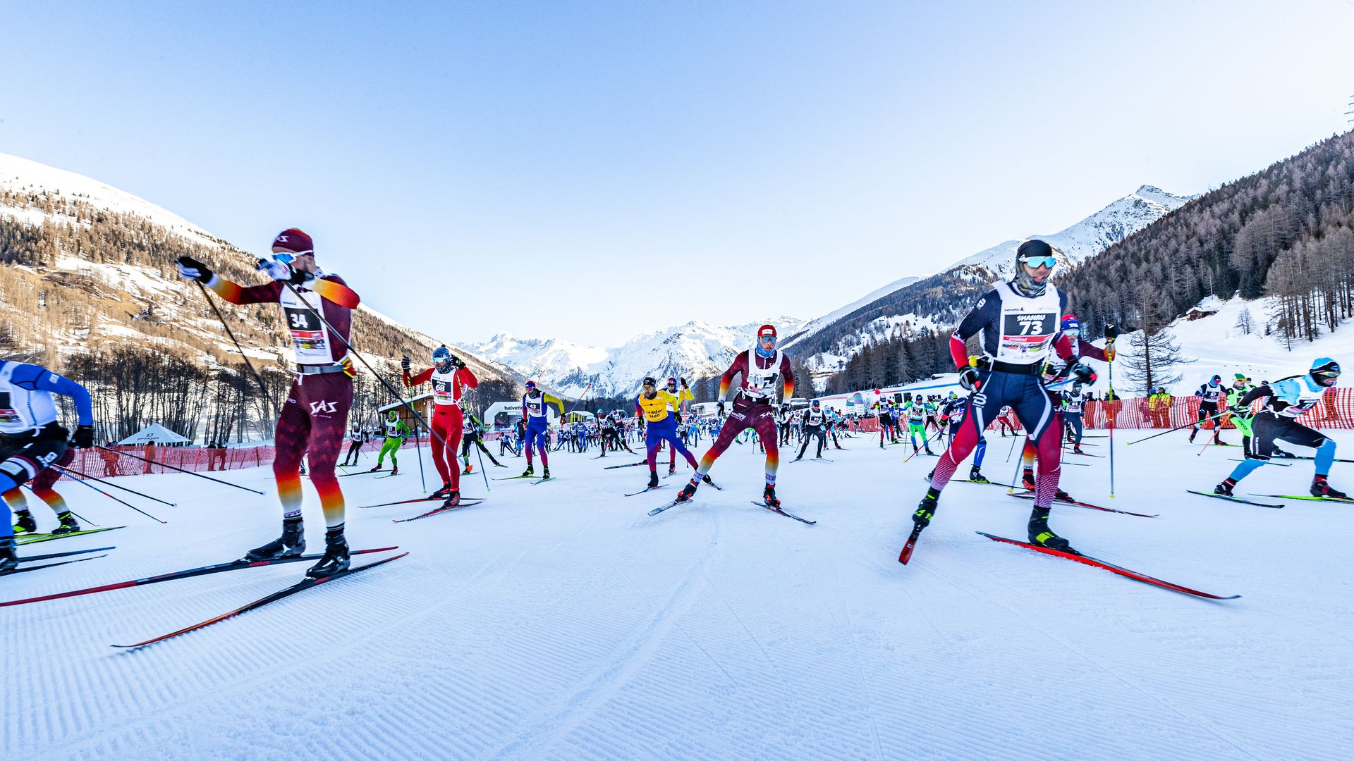 Des skieurs de fond à la course internationale de Gommer
