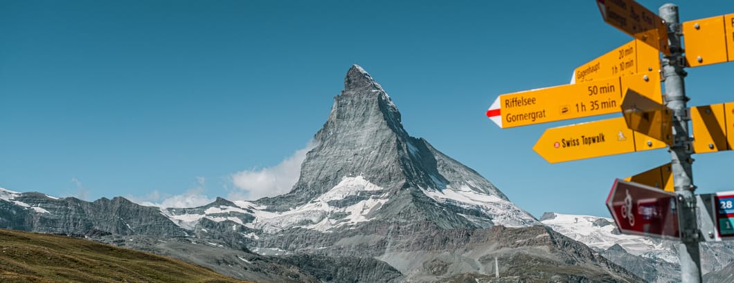 Riffelberg Wanderweg Wegweiser am Gornergrat Riffelberg Wanderweg Wegweiser am Gornergrat