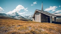 Kapelle Bruder Klaus auf Riffelberg oberhalb Zermatt im Sommer 