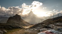Wandern beim Matterhorn vorm Riffelsee