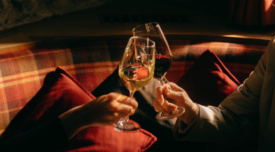 NostalChic Class Wein anstossen NostalChic Class Wein anstossen