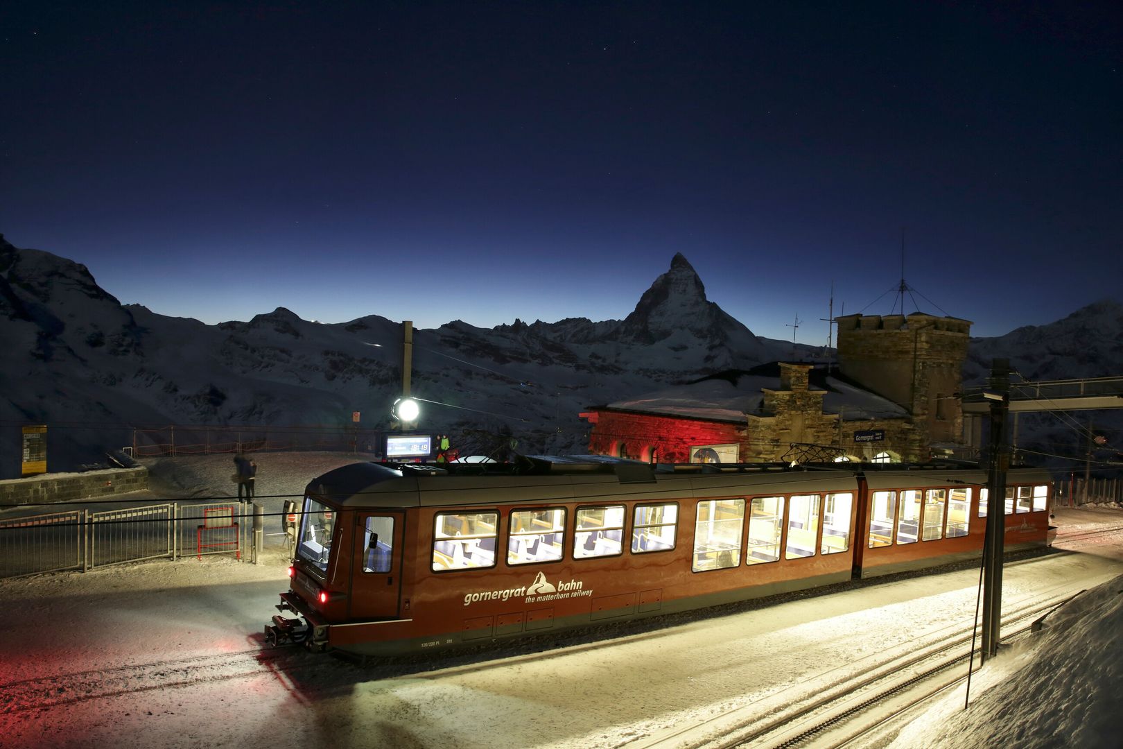 Gornergrat Bahn bei Nacht im Winter 