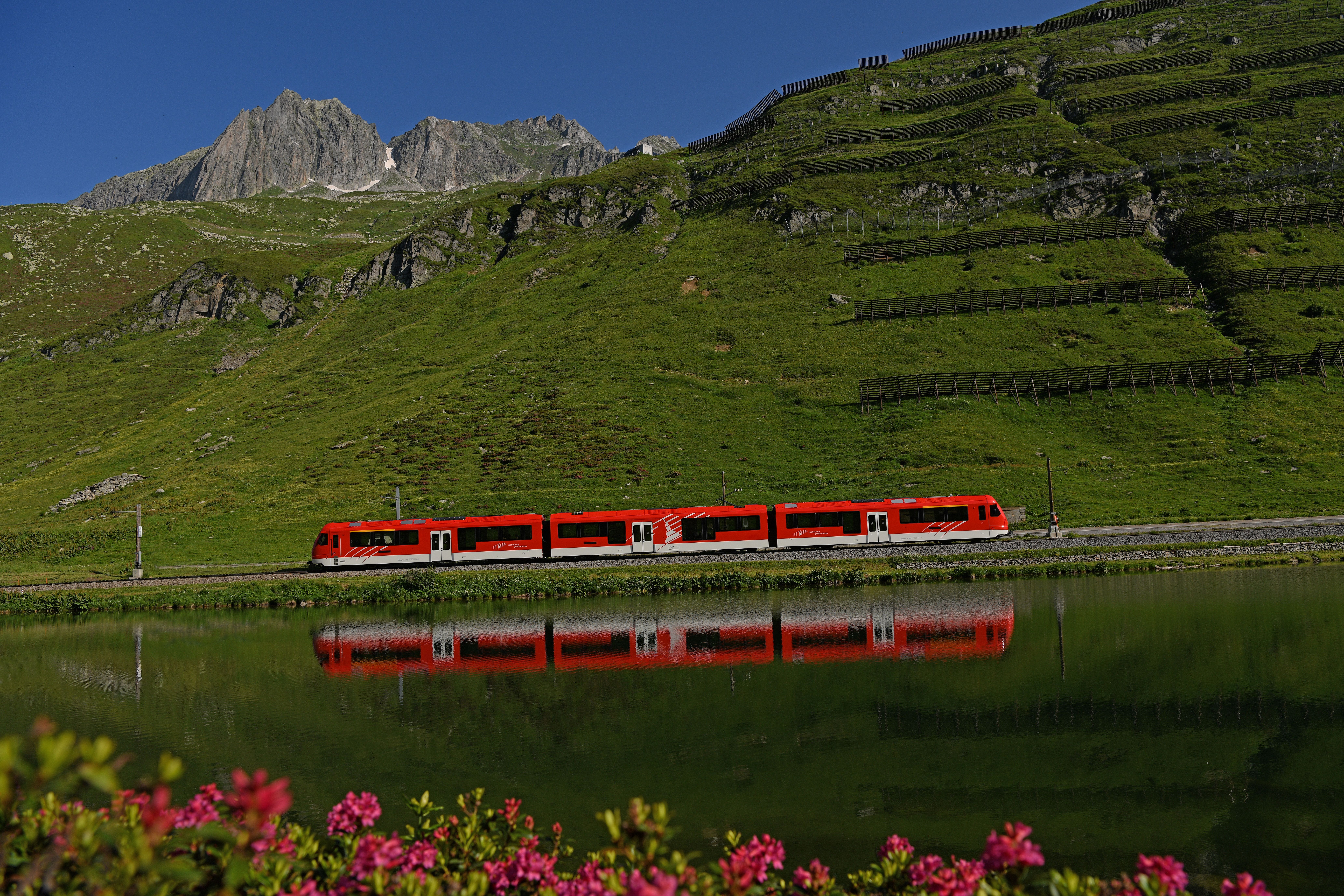 Orion of the MGBahn at Oberalpsee in summer