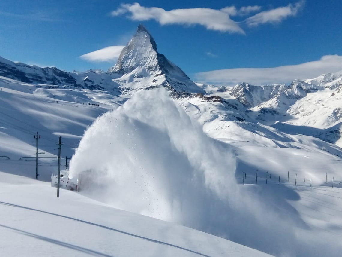 Schneeräumung am Gornergrat oberhalb Zermatt