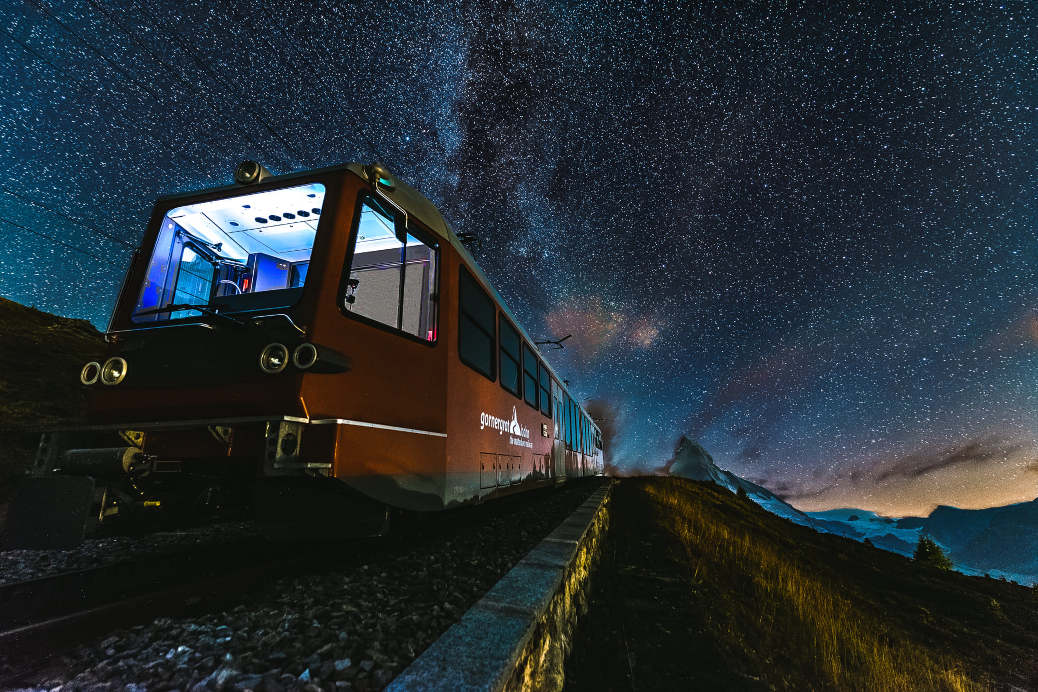 Gornergrat Bahn vor Sternenhimmel