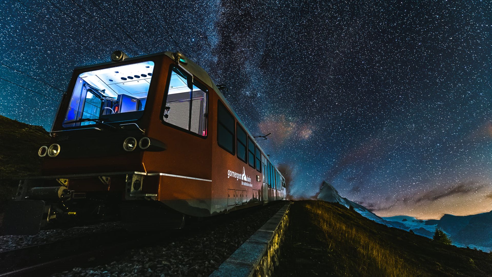 Gornergrat Bahn vor Sternenhimmel