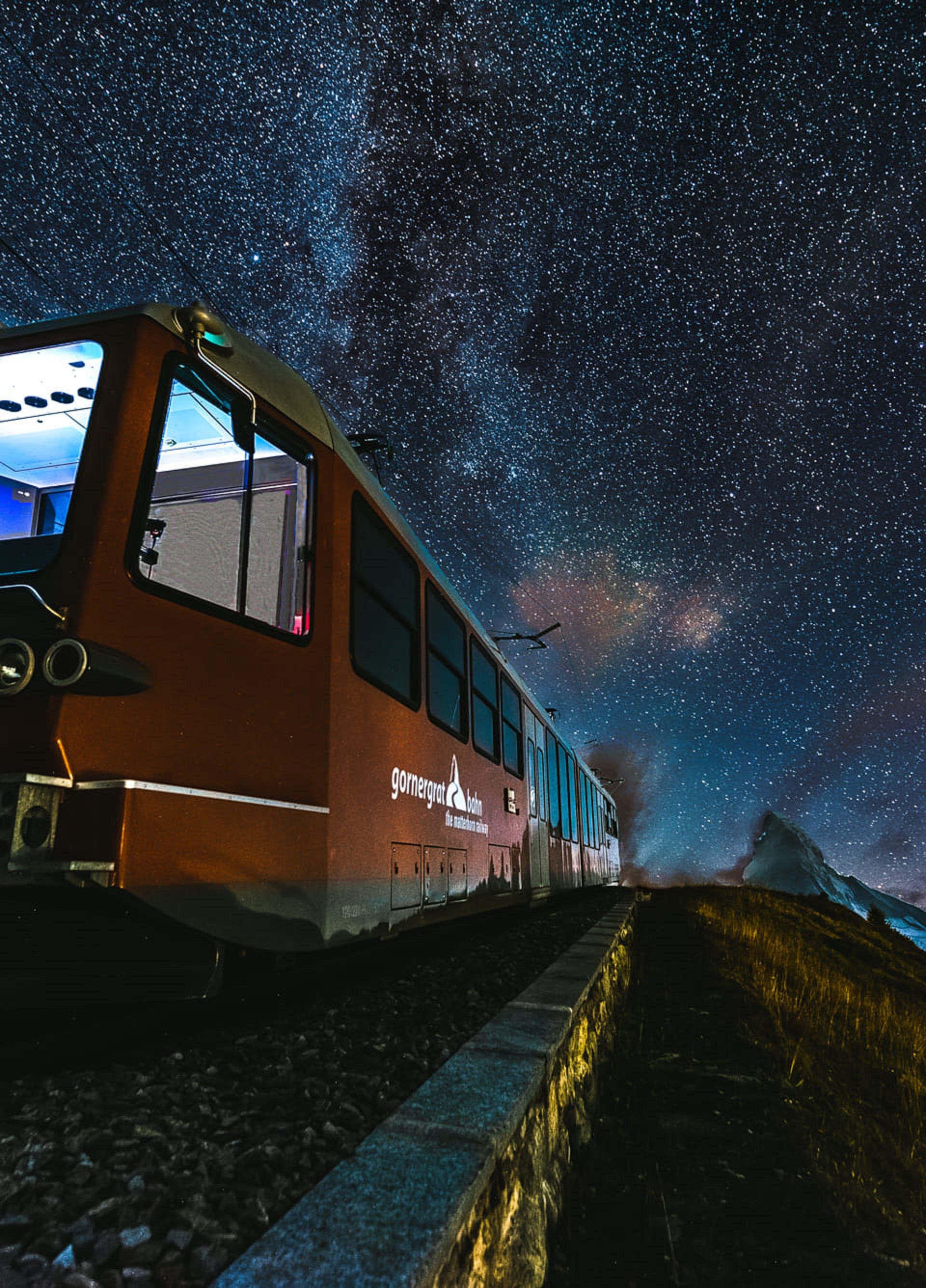 Gornergrat Bahn vor Sternenhimmel