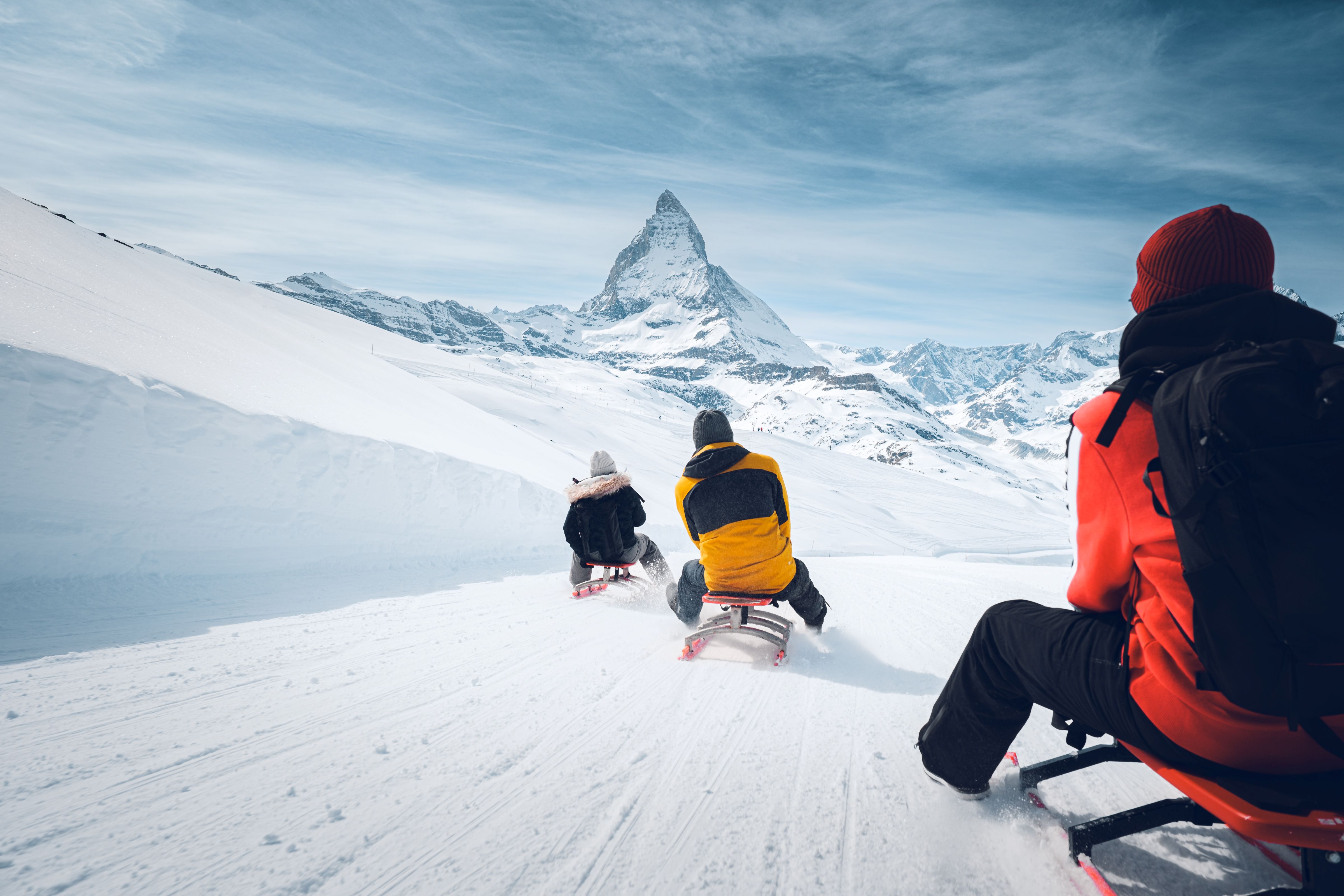 Schlitteln am Gornergrat, vor dem Matterhorn in Zermatt