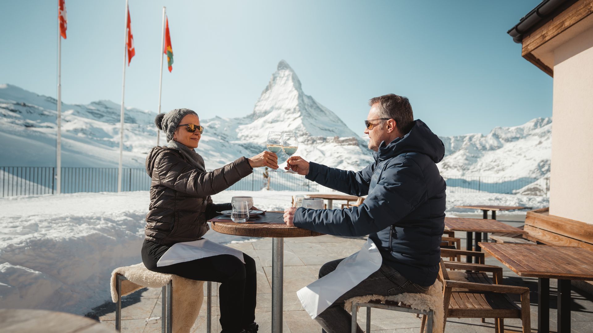 Gäste geniessen im Winter unser Gourmetticket