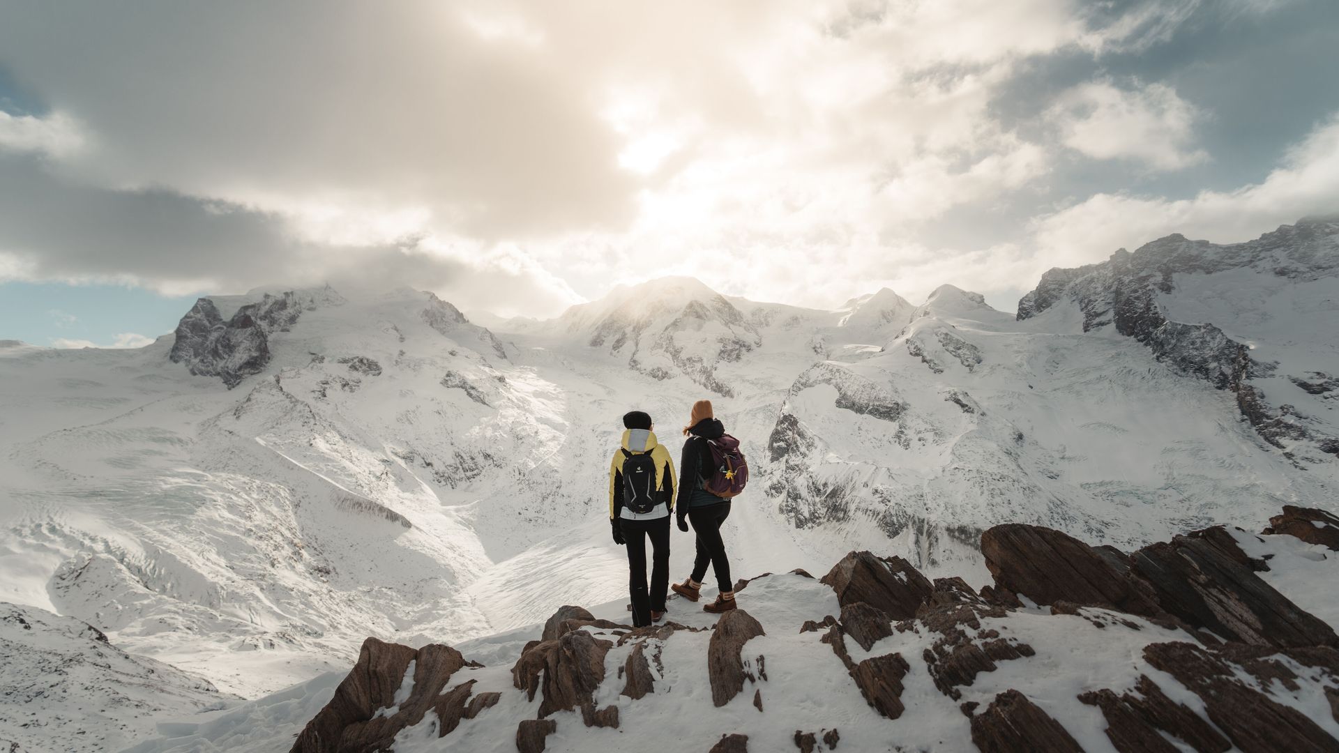Aussicht auf dem Gornergrat auf Gornergletscher im Winter