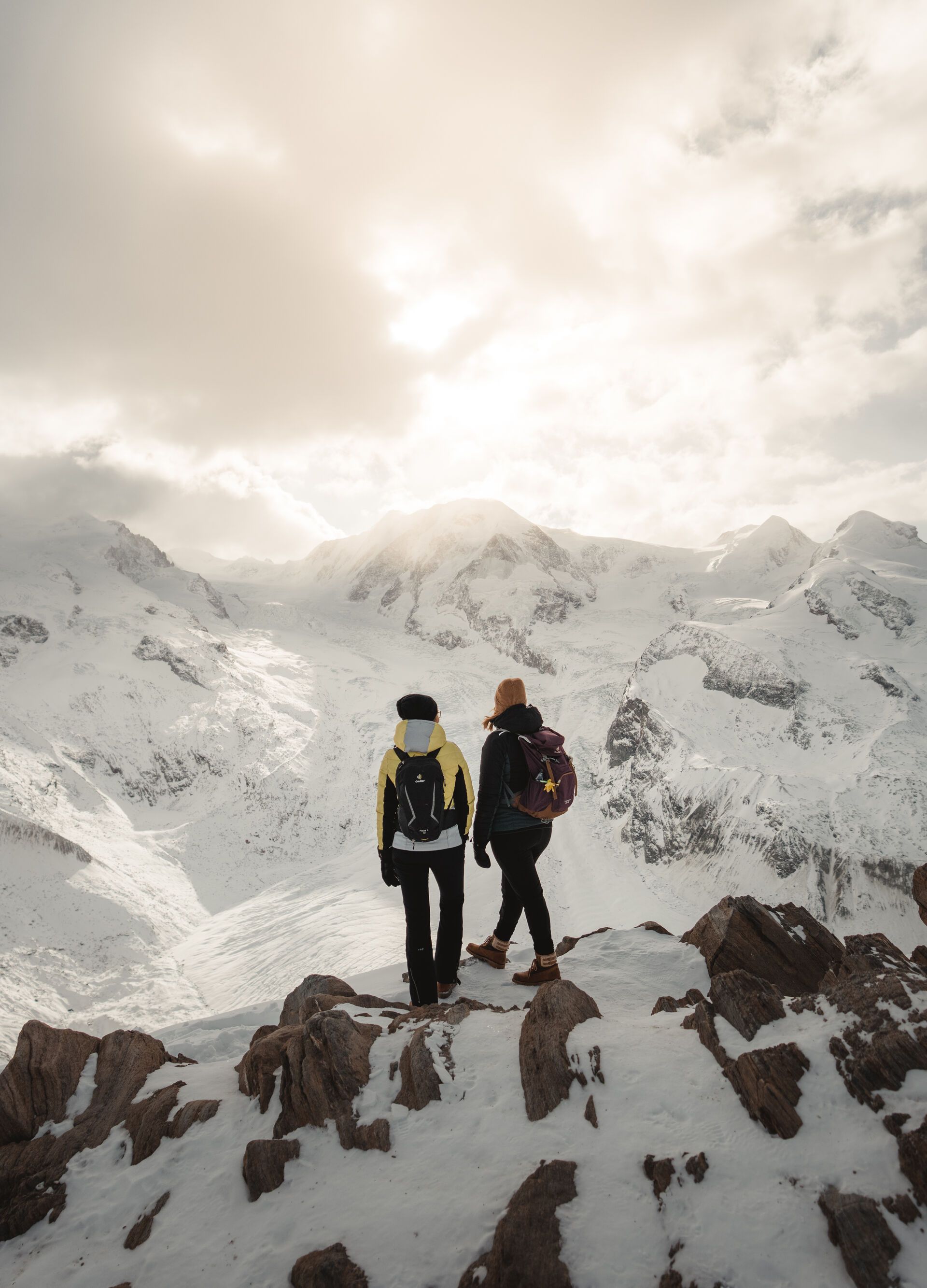 Aussicht auf dem Gornergrat auf Gornergletscher im Winter