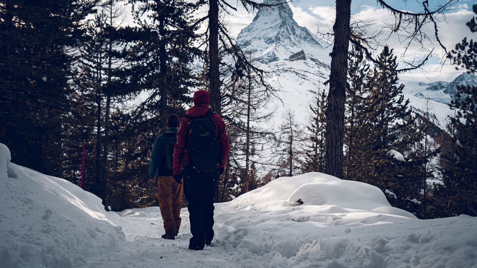 Winterwanderer auf der Riffelalp oberhalb Zermatt